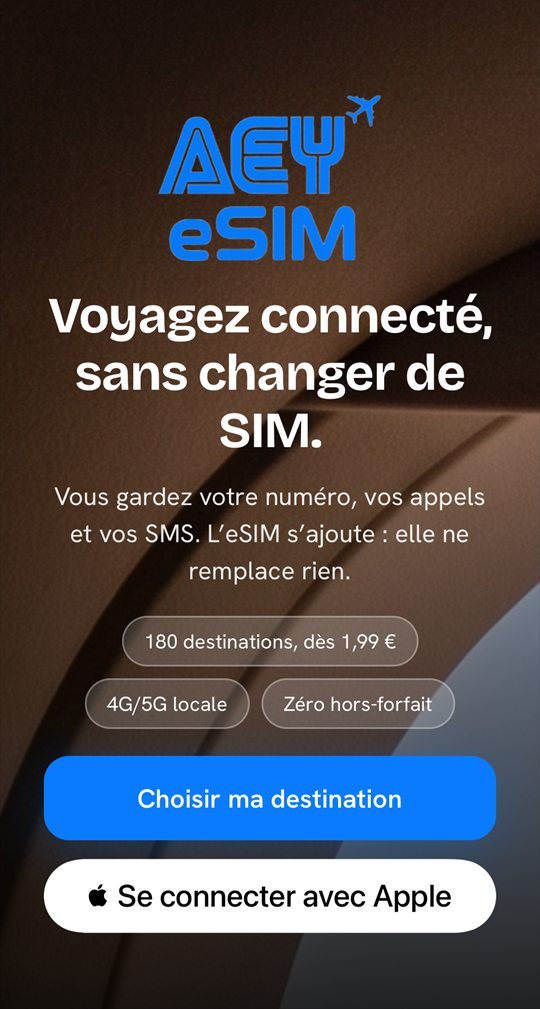 Capture de l'app AEY Mobile : écran d'ouverture, logo, « Choisir ma destination » et « Se connecter avec Apple ».