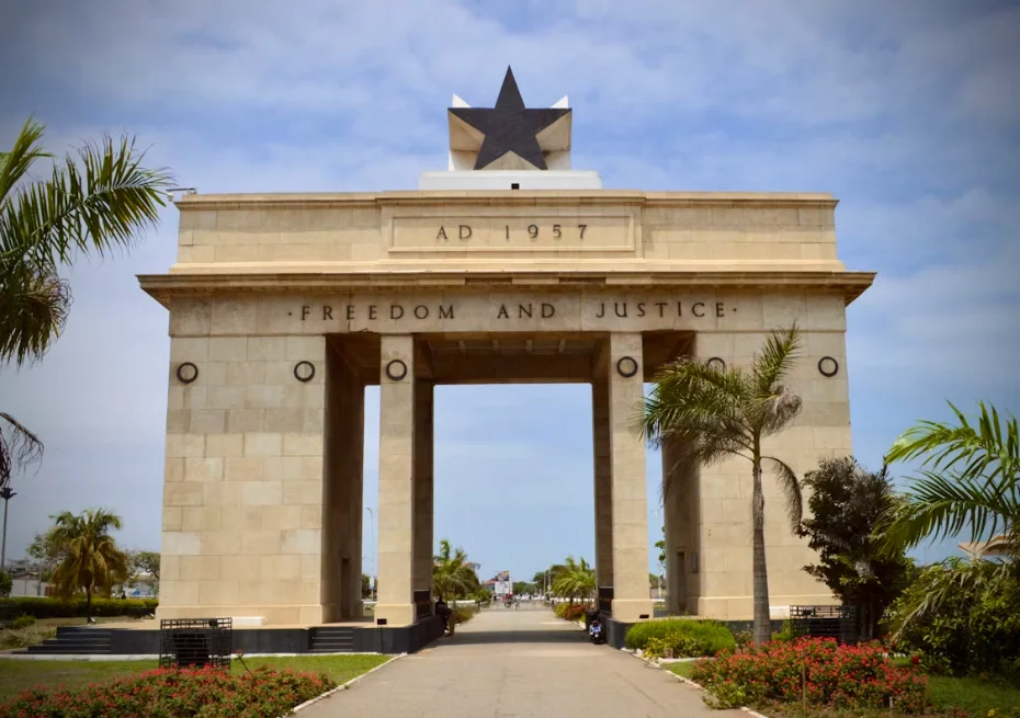 Le phare colonial de Jamestown surplombant le vieux quartier de pêcheurs d'Accra, au Ghana